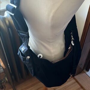 Black Dog Travel Carrier for Easy and Secure Transport